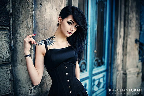 Tokar Krystian, mujer, modelo, cabello largo, cabello negro, vestido, maquillaje, mirando al espectador, tatuaje, ojos, corsé, Fondo de pantalla HD HD wallpaper