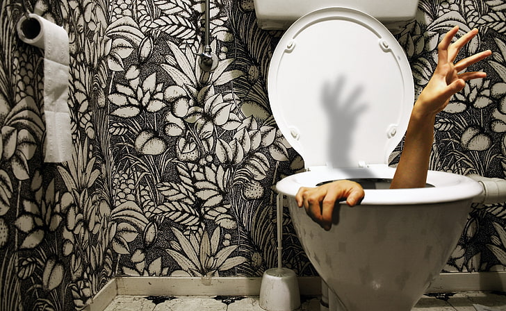 Zombie-Toilette, weiße keramische Toilettenschüssel, Feiertage, Halloween, Toilette, Zombie, HD-Hintergrundbild