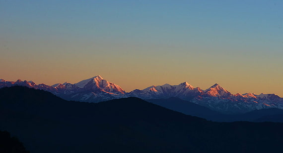 fotografia krajobrazowa peleryny śnieżnej, wschód słońca, Himalaje, fotografia krajobrazowa, śnieg, peleryna, Himalaje, Assam, Arunachal Pradesh, góra, szczyt górski, przyroda, niebo, krajobraz, pasmo górskie, Tapety HD HD wallpaper