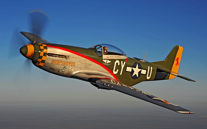 зелено-коричневый пропеллерный самолет, кафе, п-51, стрелок, полёт, небо, пилот, HD обои