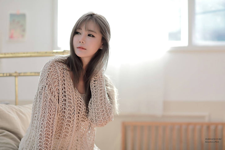 cabelos longos, modelo, olhando para longe, mãos no cabelo, asiático, roupas largas, Han Ga Eun, HD papel de parede