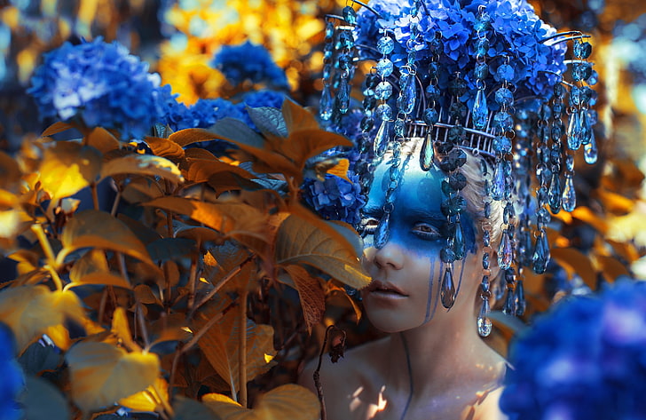 niebieski kwiatowy nakrycie głowy dla kobiet, model, moda, farba do twarzy, liście, kryształ, nakrycie głowy, niebieskie kwiaty, Tapety HD