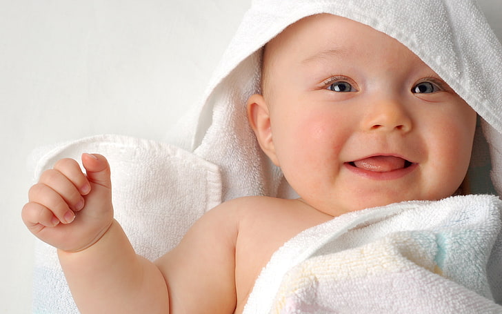 Goofy Pumpkin Face, baby's face and white towel, Baby, , white, smiley, cute, HD wallpaper