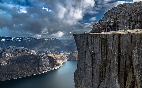 gunung coklat, alam, lanskap, fjord, sendirian, tebing, pegunungan, Norwegia, Preikestolen, laut, batu, tenang, air, lembah, Eropa, awan, teks, Wallpaper HD HD wallpaper