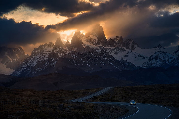 przyroda, krajobraz, góry, droga, samochód, światło słoneczne, chmury, zaśnieżony szczyt, zachód słońca, Patagonia, Argentyna, Tapety HD