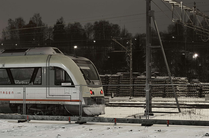 evening, light, lights, night, outdoors, outside, snow, sweden, train, train station, winter, HD wallpaper