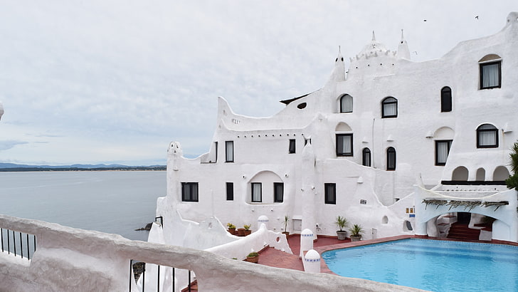 white concrete house, architecture, building, Uruguay , hotel, swimming pool, horizon, sea, balcony, HD wallpaper