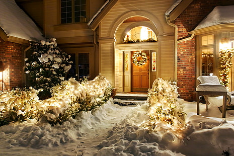 beige wooden house, winter, snow, night, nature, lights, house, holiday, Windows, decoration, architecture, Happy New Year, Merry Christmas, Christmas wreath, Christmas, HD wallpaper HD wallpaper
