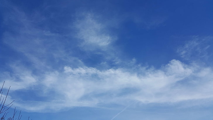 błękitne niebo, jasny dzień, zachmurzone niebo, Tapety HD