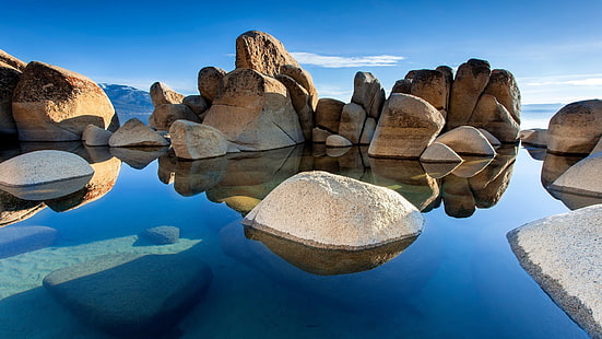 corpo de água perto de rochas, rocha, natureza, água, céu azul, paisagem, HD papel de parede HD wallpaper