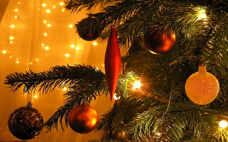 الحلي البرتقالية ، رأس السنة ، شجرة ، أضواء، خلفية HD