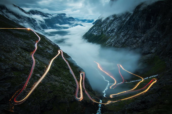Trollstigen, brume, montagnes, bleu, nuit, lumières, Europe, tourisme, Norvège, lighttrail, Fond d'écran HD