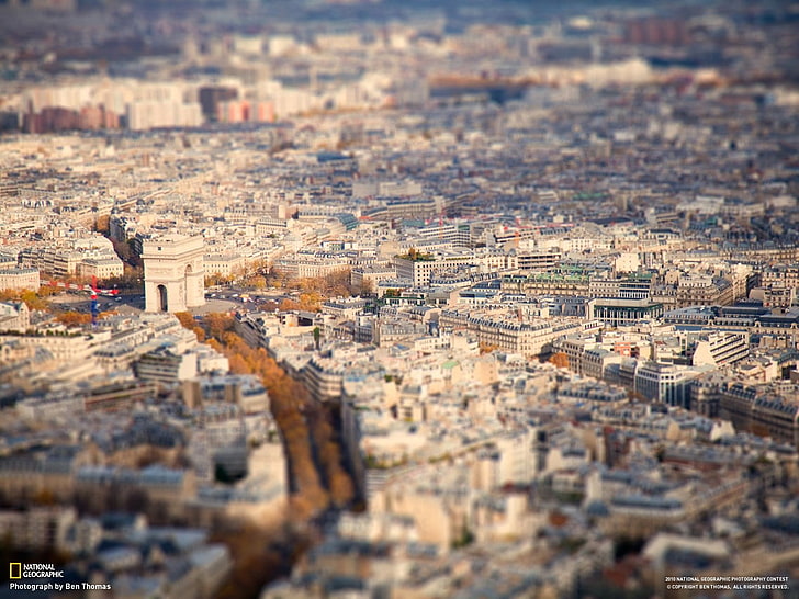 снимка на града с накланяне, смяна на наклон на сиви строителни конструкции, смяна на наклон, National Geographic, Париж, градски пейзаж, Франция, Триумфална арка, HD тапет
