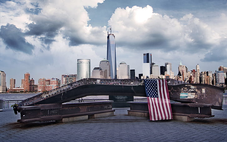 Мемориал 9/11 Американский флаг Нью-Йорк Здания Небоскребы Облака Металлические обломки HD, облака, здания, городской пейзаж, небоскребы, новые, Йорк, металл, американский, флаг, 9, 11, мемориал, обломки, HD обои