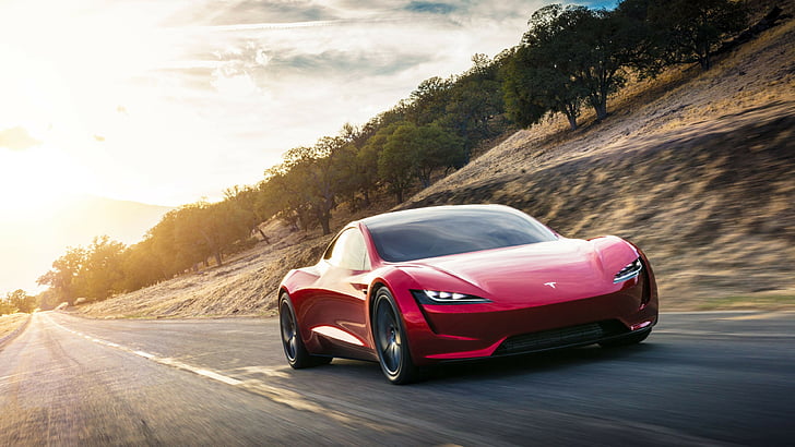 Tesla Model 3 สีแดงบนท้องถนนในเวลากลางวัน Tesla Roadster รถยนต์ไฟฟ้า 4k, วอลล์เปเปอร์ HD