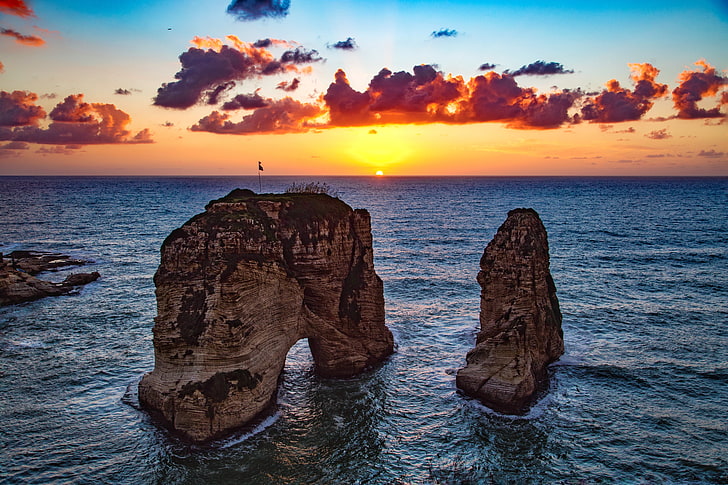 trzy brązowe formacje skalne, skały raouche, Bejrut, Liban, morze, zachód słońca, Tapety HD