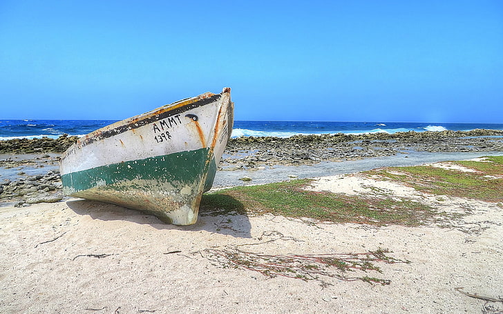 szaro-zielona łódka, Baby Beach, Aruba, łódka, morze, plaża, Tapety HD