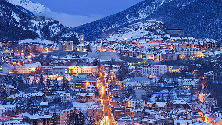 pueblo de montaña, invierno, pueblo, cordillera, paisaje urbano, cielo, nieve, Alpes, montaña, Francia, pueblo, estación de la colina, Fondo de pantalla HD