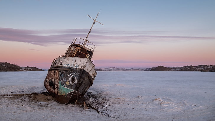 Casa de hormigón marrón y blanco, barco, hielo, restos, paisaje, vehículo, Fondo de pantalla HD