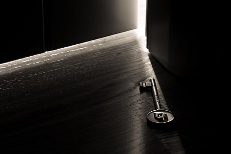 gri metal iskelet anahtar, ışık, karanlık, oda, kapı, makro tuşu, HD masaüstü duvar kağıdı HD wallpaper
