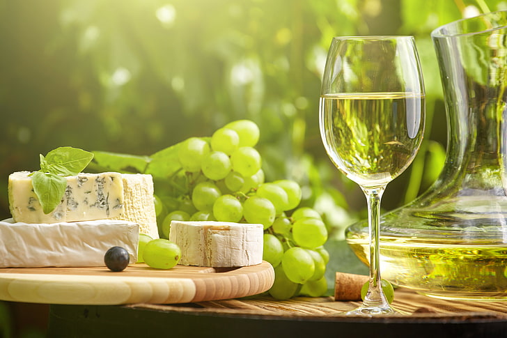 透明なワイングラス、太陽、ワイン、チーズ、ブドウ、 HDデスクトップの壁紙
