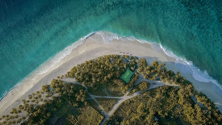 plage, arbres, maison, eau, mer, vagues, herbe, eau claire, chemin de terre, aérien, drone photo, Maldives, Fond d'écran HD