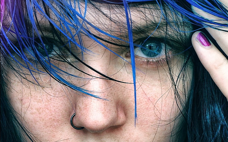 青い目、ピアス、女性、青い髪、ピアス鼻、顔、 HDデスクトップの壁紙