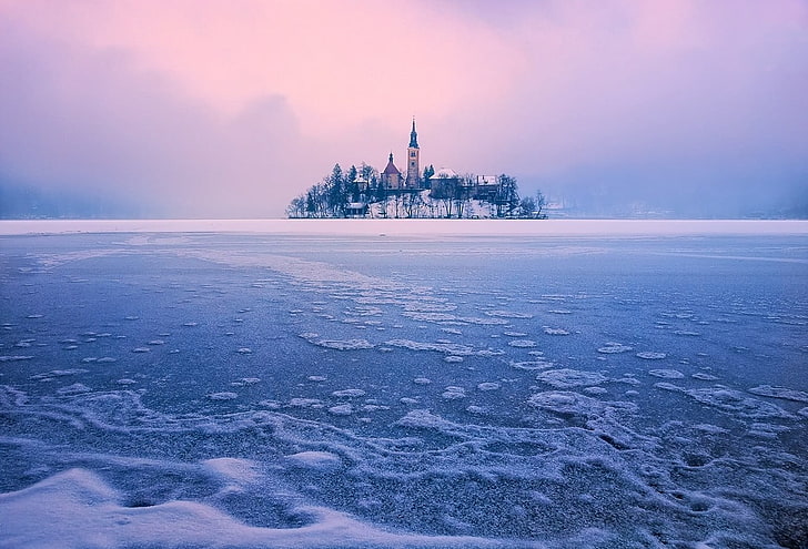 gray island, lake, island, winter, Lake Bled, Slovenia, church, frost, ice, mist, trees, nature, landscape, HD wallpaper