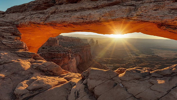 mesa arch, utah, moab, park narodowy canyonlands, stany zjednoczone, park narodowy, naturalny łuk, formacja skalna, słońce, promień słońca, badlands, skała, Tapety HD