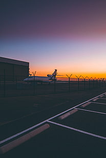 avion, aéroport, piste, coucher de soleil, Fond d'écran HD HD wallpaper