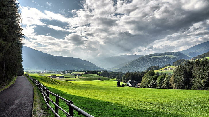Селски път през красива алпийска долина През лятото, долина, път, планини, села, облаци, природа и пейзажи, HD тапет