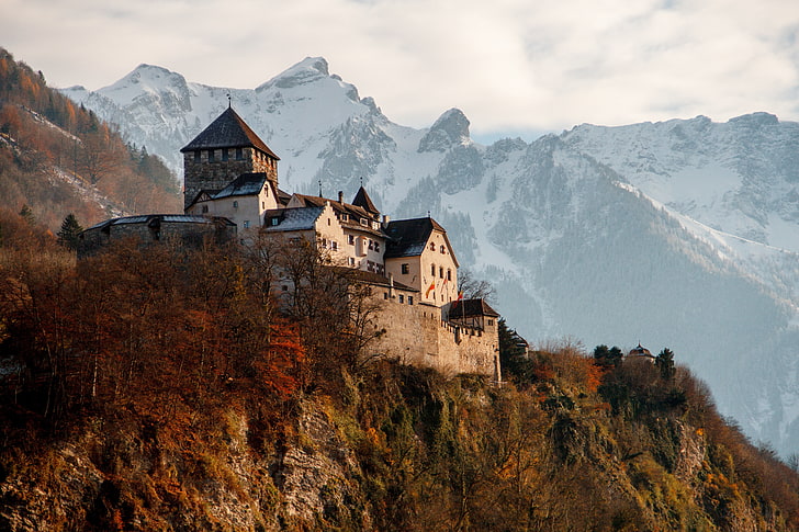 maison blanche en béton, neige, montagnes, paysage, nature, Liechtenstein, château, château de Vaduz, Fond d'écran HD