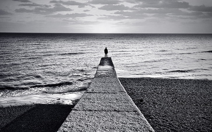 grå brygga, ensam, strand, hav, känslor, sand, människor, svartvit, himmel, horisont, HD tapet