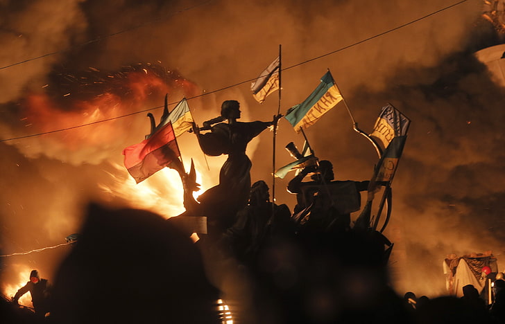 ウクライナ、ウクライナ、マイダン、キエフ、抗議者、旗、火、 HDデスクトップの壁紙