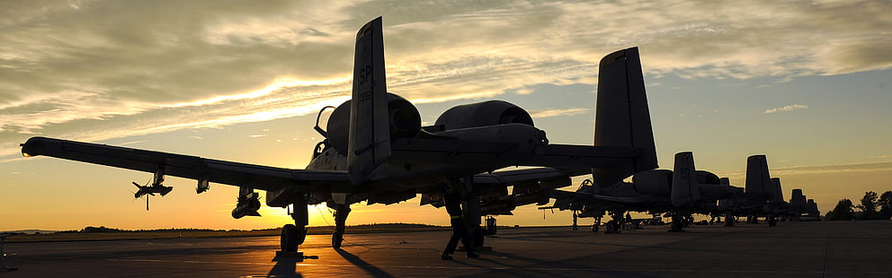 Fairchild A-10 Thunderbolt II, tramonto, aereo militare, aereo, doppio monitor, display multiplo, Sfondo HD HD wallpaper