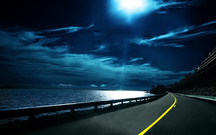 магистрала през нощта, път, небе, вода, нощ, облаци, път, маркировка, дал, хоризонт, HD тапет