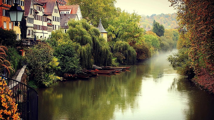 Baden-Wurttemberg ، النهر ، نيكار ، القناة ، الخريف ، نبات خشبي ، توبنغن ، هولدرلينتورم ، نيكارينسل ، نهر ، ممر مائي ، قرية ، أوروبا ، مذهلة ، منزل ، طبيعة ، ألمانيا ، منازل، خلفية HD