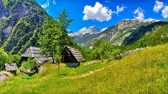 植生、ふわふわの雲、ジュリアンアルプス、ソカバレー、家、自然、草原、mountain、アルプス、空、山岳地形、スロベニア、谷、山の風景、荒野、山、山脈、ボヴェツ、山の村、 HDデスクトップの壁紙 HD wallpaper