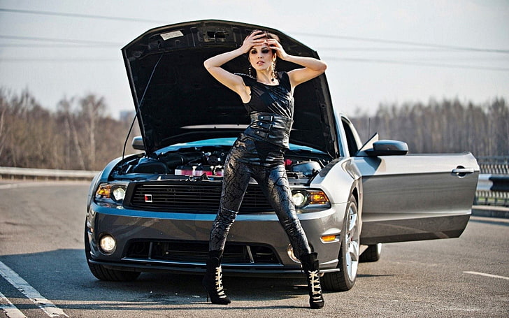 Sati Kazanova, bottes, voiture, femme, modèle, femmes avec des voitures, Fond d'écran HD