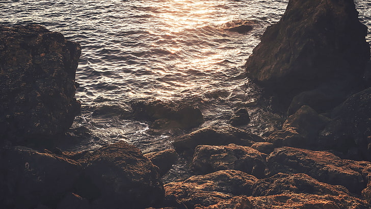 갈색 암석, 바다, 바위, 파도, HD 배경 화면