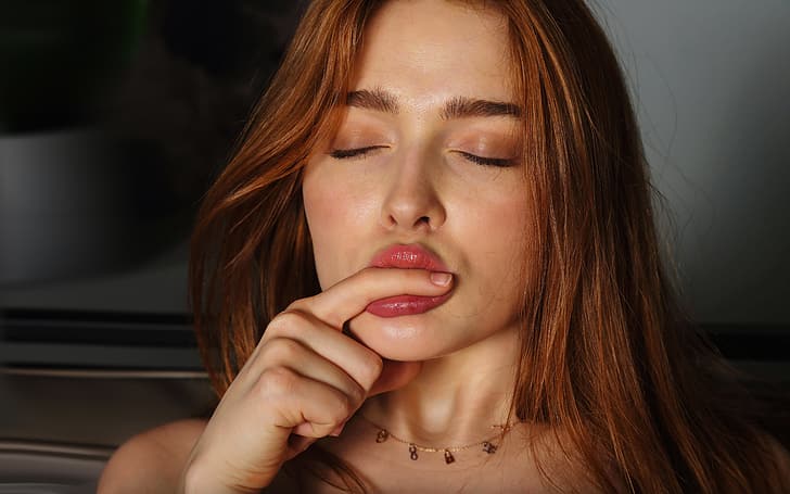 vermelha, atriz pornográfica, Jia Lissa, Gia Lissa, lábios para beijar, modelo russa, Julia Chirkova, dedo nos lábios, HD papel de parede