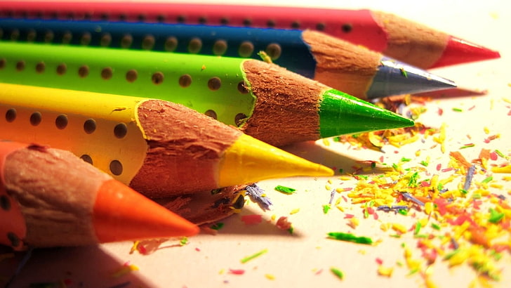 cinq crayons de couleurs assorties, colorés, crayons, macro, Fond d'écran HD
