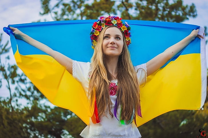 ウクライナ、ウクライナ、花輪、旗、金髪、腕を上げる、長い髪、女性、モデル、笑顔、 HDデスクトップの壁紙