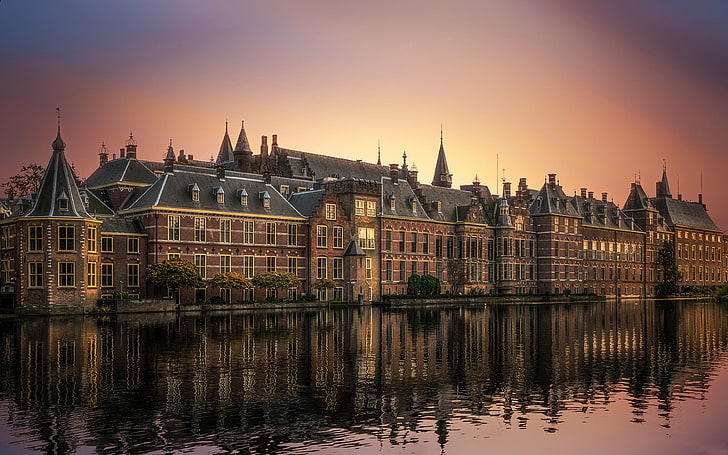 Coucher de soleil Binnenhof est un complexe de bâtiments dans le centre-ville de La Haye Pays-Bas Ultra Hd Wallpaper pour les téléphones portables et ordinateurs de bureau 3840 × 2400, Fond d'écran HD