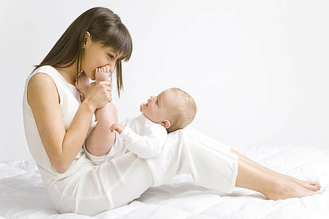 Майка, дете, бебе, любов, бяло, усмивки, щастие, HD тапет HD wallpaper