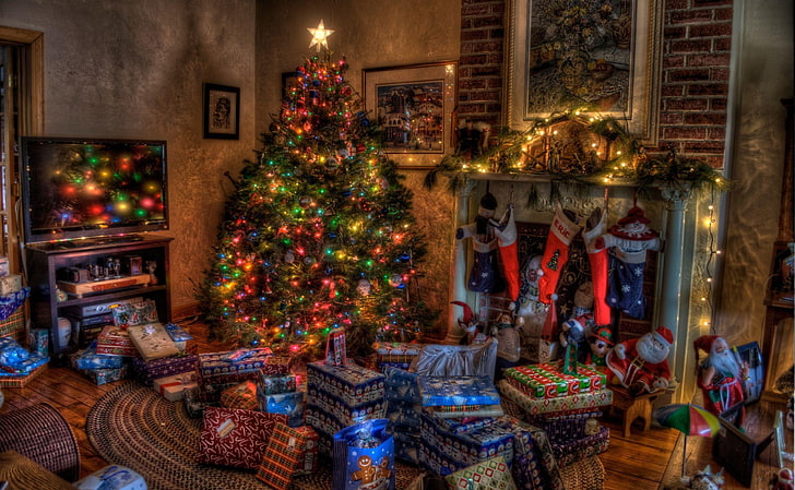 크리스마스 트리 및 선물 상자 벽지, 나무, 크리스마스, 선물, 벽난로, 휴일, 장난감, 스타킹, 집, 편안, HD 배경 화면