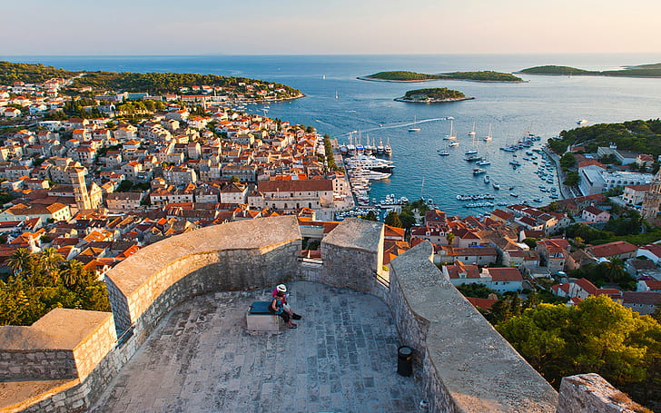 Хвар, красивый вид на город-крепость, острова и Адриатическое море, Хорватия, HD обои