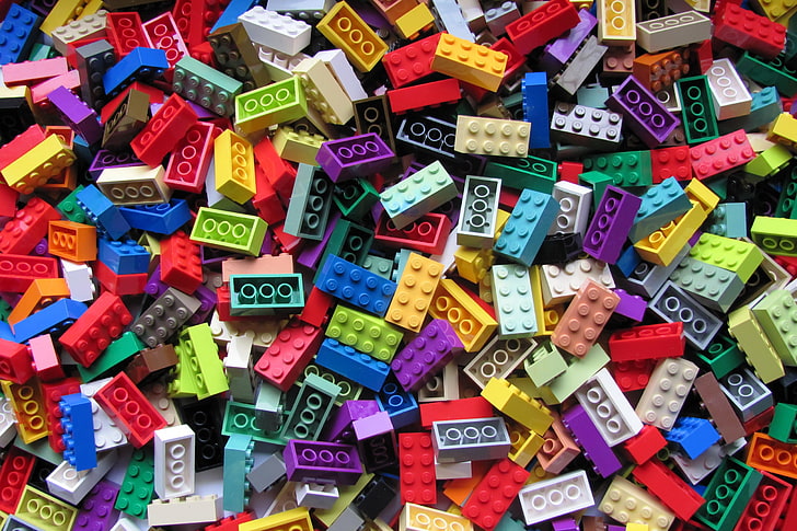 lotto di giocattoli in plastica di colori assortiti, giocattoli colorati, LEGO, Sfondo HD