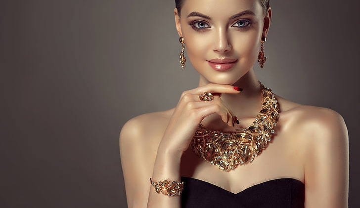 women's gold-colored necklace and earrings, look, girl, style, model, Shine, hand, makeup, ring, hairstyle, lips, bracelet, decoration, blue eyes, shoulders, gesture, earrings, necklace, manicure, HD wallpaper