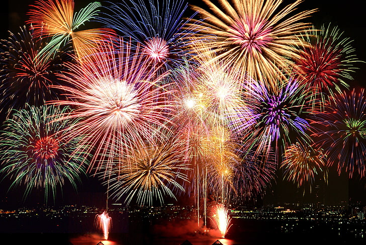 farbige Feuerwerkstapete, Gruß, bunt, Neujahr, Feuerwerk, glücklich, Nacht, 2017, HD-Hintergrundbild